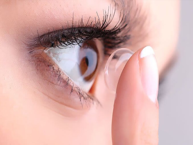 5 Crucial tips you should be following if you wear contact lenses